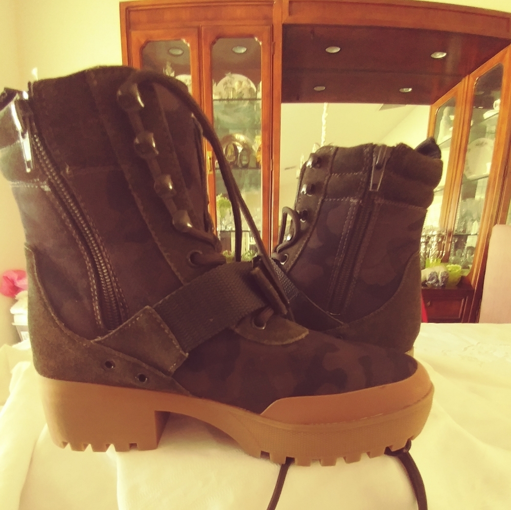 Steve Madden NAYRA Chunky Combat boots size 8.5